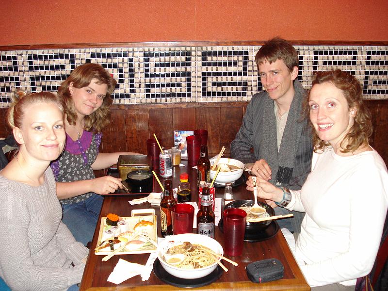 DSC01109.JPG - Vores frokost fik vi selvfølgelig i Chinatown. Det er sjovt at opleve hvordan alle de kendte seværdigheder og kvarterer i New York alle ligger indenfor gåafstand af hinanden.