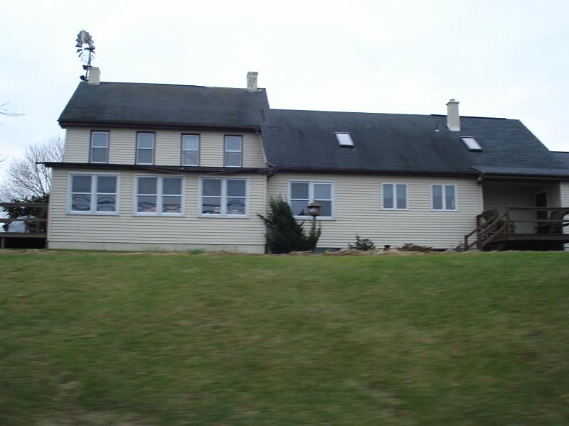 DSC01207.JPG - En måde man kan kende Amish huse fra de andre huse på er tilbygningerne. Det er ret typisk at de bygger til efterhånden som familien udvides.