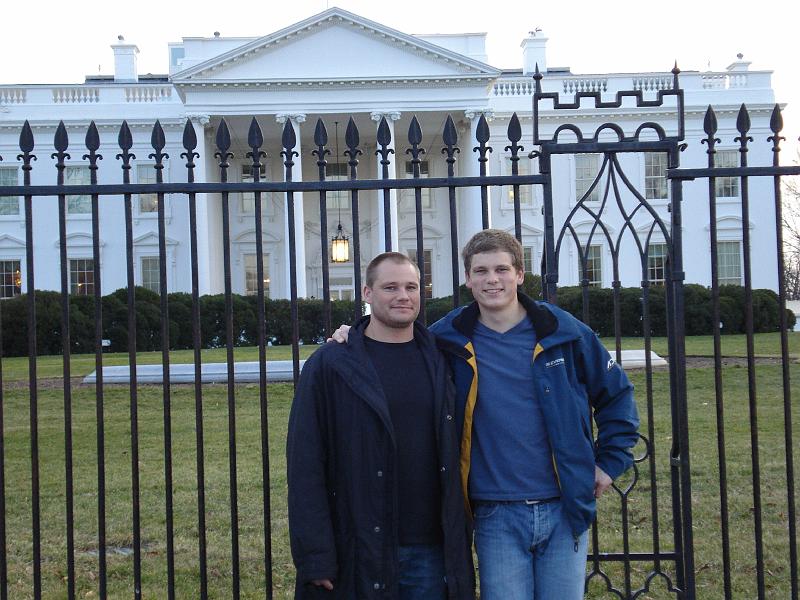 DSC01246.JPG - Et besøg hos George B. blev det osse til. Vi havde glemt at melde vores ankomst, så vi måtte nøjes med at se Det Hvide Hus udefra.