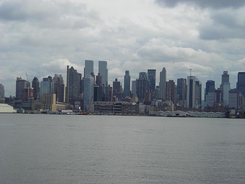 DSCN0653.JPG - Den 29. december drog vi til New York. Vi parkederede Trunte i New Jersey og tog færgen over til Mahattan. Her får man et ret godt billede af Manhattan Skyline.