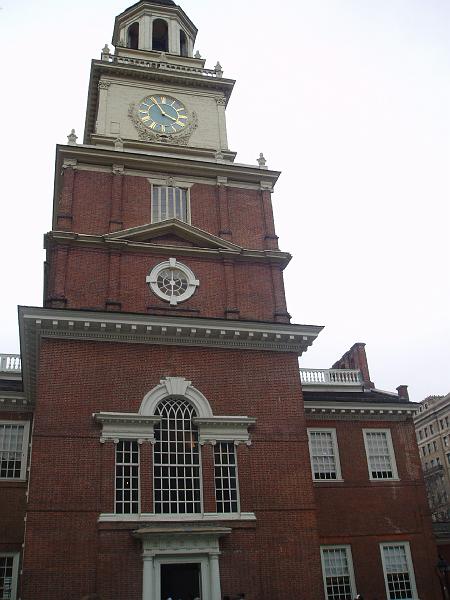 P1010132.JPG - Dette er independence hall, hvor den amerikanske uafhængighedserklæring blev underskrevet i sin tid. Der var for lang kø til at vi gad se den indvendig.